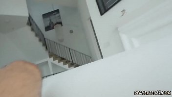 mom bang teen ariella ferrera has the experience and the huge tits