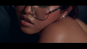 Ayudo a mi hermanastro con su paja