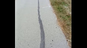 Mujer caliente se sorprende por mi bulto Mujer caliente se sorprende por mi bulto