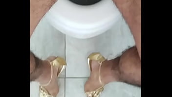 Riquísima travesti desnuda en zapatillas y mis pantimedias Riquísima travesti desnuda en zapatillas y mis pantimedias