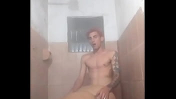 Gordinha casada safada dando banho no marido bem gostoso Gordinha casada safada dando banho no marido bem gostoso