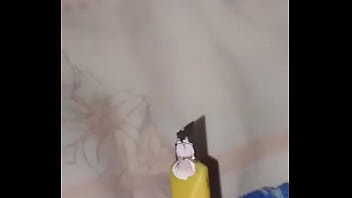 Enfiando as bolas na buceta