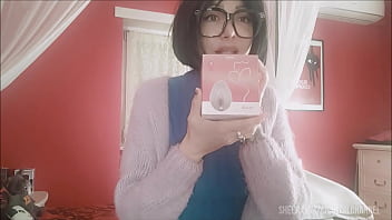 Chantal squirt with her new sex toy