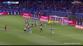 Kaio fazendo o galo de galinha Kaio fazendo o galo de galinha