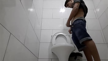 Damage a piss in the diner Damage a piss in the diner
