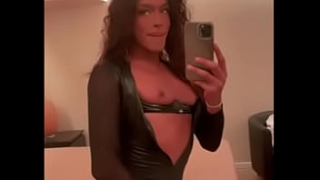 Rihanna xxl uma trans mega dotada Rihanna xxl uma trans mega dotada