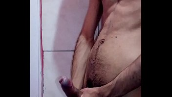 Pentelhudo masturbando e gozando gostoso Pentelhudo masturbando e gozando gostoso
