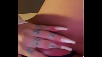 Tati zaqui dando um zom na buceta Tati zaqui dando um zom na buceta