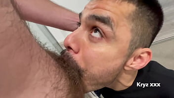 Hombre casado me folla en su oficina parte 1