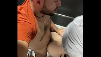 Levando leitada de macho no banheirão Levando leitada de macho no banheirão