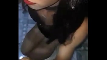 Travesti del close perra me mamá la pinga se arrodilla Travesti del close perra me mamá la pinga se arrodilla