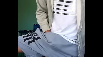 Ng jakol ako habang walang tao Ng jakol ako habang walang tao