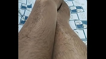 Riquísima travesti desnuda con zapatillas y pantimedias Riquísima travesti desnuda con zapatillas y pantimedias