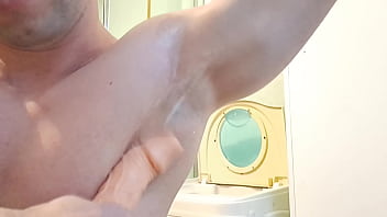 Je branle mes aisselles Je branle mes aisselles