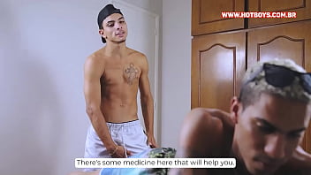 Teen gostoso botando pra fazer boquete Teen gostoso botando pra fazer boquete