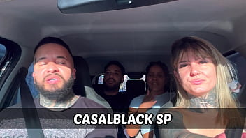Casal de passageiros pega uber e descobre que somos atores porno e falam que querem virar tbm e começam a maior putaria dentro do carro e chupando muito Casal de passageiros pega uber e descobre que somos atores porno e falam que querem virar tbm e começam a maior putaria dentro do carro e chupando muito