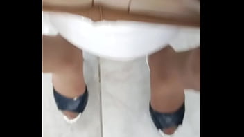 Deliciosa travesti desnuda en zapatillas y pantimedias Deliciosa travesti desnuda en zapatillas y pantimedias