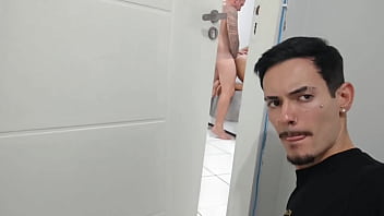 Fomos pegos no flagra pelo amigo do meu marido Fomos pegos no flagra pelo amigo do meu marido