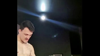 Apostei minha buceta e perdi e ele gozou na minha cara Apostei minha buceta e perdi e ele gozou na minha cara