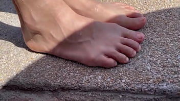 Feet feet feeeeeeeet Feet feet feeeeeeeet