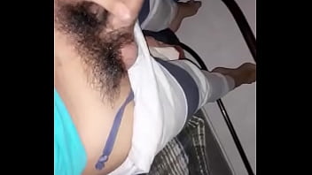 Me masturbó en el baño cuando estoy solo Me masturbó en el baño cuando estoy solo