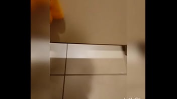 Me exibindo no banheiro Me exibindo no banheiro
