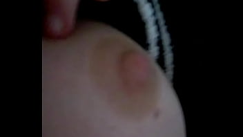 Chica y sus tetas bizarra Chica y sus tetas bizarra