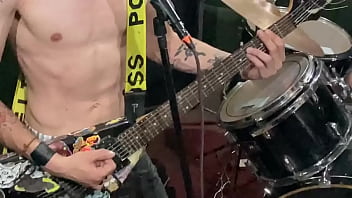 Mucha distorsión cero protección – así nos gusta – limpieza social Mucha distorsión cero protección – así nos gusta – limpieza social