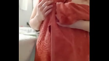 Hello les coquins vous avez passé un bon dimanche moi je sors de la douche Hello les coquins vous avez passé un bon dimanche moi je sors de la douche