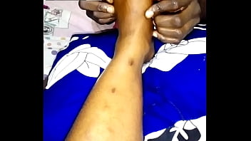 Foot worship as i smoke from her toes