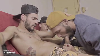 Dando pra dois amigos dotados Dando pra dois amigos dotados