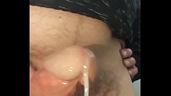 Cabezon deslechandose en el baño Cabezon deslechandose en el baño