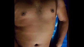 Jalandole el cuello al ganzo en mi cama Jalandole el cuello al ganzo en mi cama