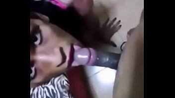 Perra roxana me chupa la pinga y le encanta Perra roxana me chupa la pinga y le encanta