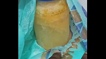 O que você tem no teu congelador eu tenho 500ml de porra congelada O que você tem no teu congelador eu tenho 500ml de porra congelada