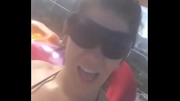 Bruna ferraz de biquini na praia exibindo sua bundona deliciosa Bruna ferraz de biquini na praia exibindo sua bundona deliciosa