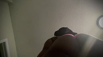 Teen twerks