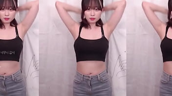韓国人の女の子が脇見せダンス 韓国人の女の子が脇見せダンス
