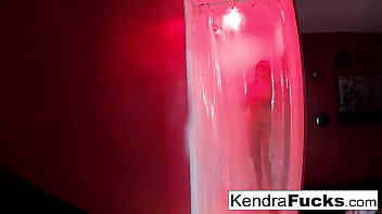 Teen babe gets wet Teen babe gets wet