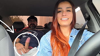 Motorista de app pega passageiro se masturbando por trás e deu pra ele no carro Motorista de app pega passageiro se masturbando por trás e deu pra ele no carro
