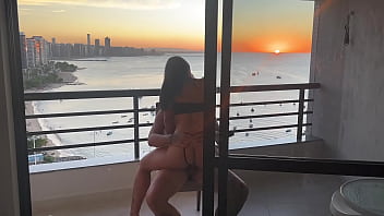 Sentei gostosinho até ele gozar tudão no pôr do sol é mais gostoso Sentei gostosinho até ele gozar tudão no pôr do sol é mais gostoso
