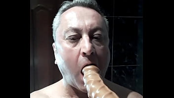 Cómo disfruto de los sonidos de mi dildo en mi garganta anzzosan Cómo disfruto de los sonidos de mi dildo en mi garganta anzzosan