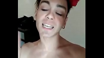 Vale ntino canta la sua canzone preferita