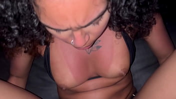 Comi a novinha casada dentro da cabine do swing e enchi ela de leite