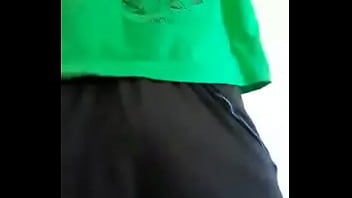 Novinho fazendo strip dançando e mostrando o pau Novinho fazendo strip dançando e mostrando o pau