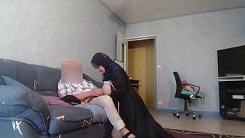 Veiled sister sucks an old arab Veiled sister sucks an old arab