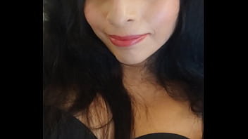 Muchacha travesti peruana pajeandose re delicioso