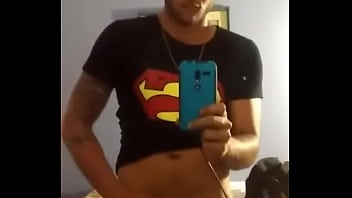 Batendo uma em frente ao espelho Batendo uma em frente ao espelho