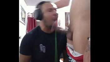 Plaing game sucking big dick boy of favela río de janeiro