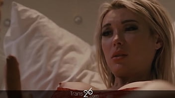 Une blonde aux gros seins baise un mec dans le cul Une blonde aux gros seins baise un mec dans le cul
